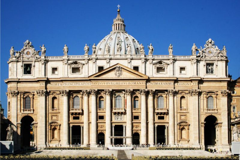 Peter's Basilica is one of the four largest temples in the Vatican 